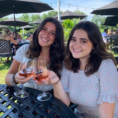 alexa_karadenes's profile picture. 