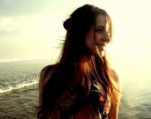 paulacestari_'s profile picture. Cestari, sagitário, 20 anos, publicidade, beatles, água, vida.