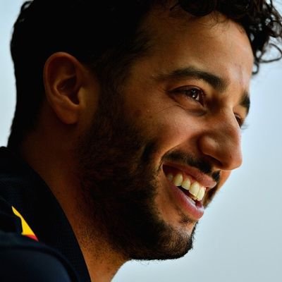 chiiramartins's profile picture. Son, Husband, Father of #PSG, cars and football geek, a numbers doctor
#Simply complicated and Complicated simply.....depends on which side you are looking from