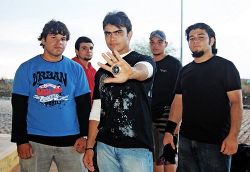 No estilo Rapcore e New Metal, Moquiwa surgiu em 2007 e o nome significa MENINO, a banda é formada por: Hill, Samuel, Pablo, Magdiel e Lukas.
