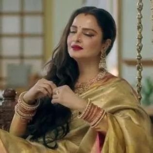 Twitter Fan Club 4 Mesmerizing,Eternal,Enigmatic,The First Glam DIVA of Indian Cinema REKHA Ma'am.Its Fan-made twitter account not officially associated to her.