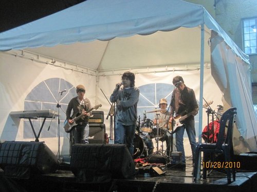 The Sellouts es una banda de Rock alternativo de la ciudad de Bogotá.
