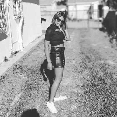 viwemoss's profile picture. Food first || Capricorn || Peer Educator || Mentor || Activator || Marketing Student || XHOSA || I follow back || Instagram: @viwemoss