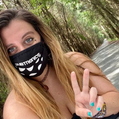 Your favorite dirty hippie! BLM ✊🏻✊🏽✊🏾✊🏿PLUR♏️🎶☯️| Forest Fam 🌲Choose people that choose you 👁💛 Cyclops Army