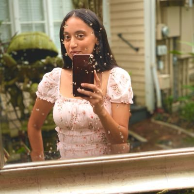 lifestyle blogger, wedding planning, recipes, and football talk. insta: @lionsorchid