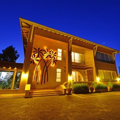 Enchanting boutique hotel offering fine dining, casual dining and accommodation. Offering luxury with style!