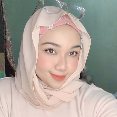 Founder @Lillyscosmetic // DM untuk Paid RT/Review & Collaborations.