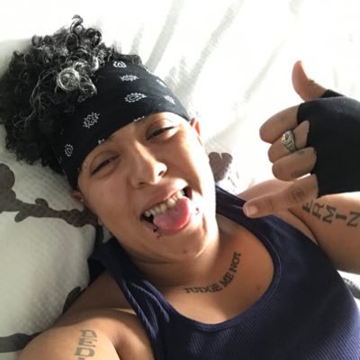 staticlysober's profile picture. Not a master debater but I am a cunning linguist 🤔💪😝