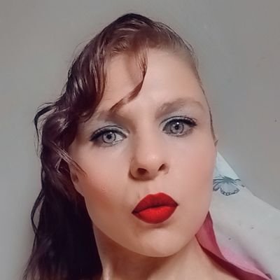 KellyRichards33's profile picture. I'm happy Engaged