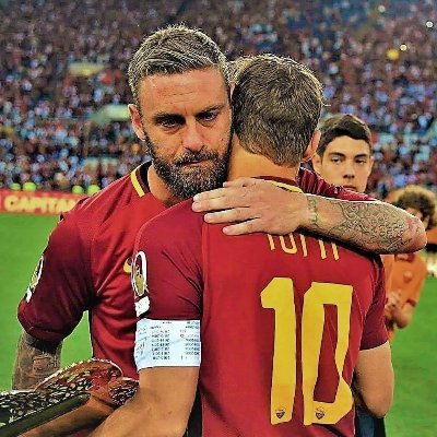 BomberdellaRoma's profile picture. Esistono i tifosi di calcio, e poi esistono i tifosi della Roma. (Agostino Di Bartolomei)

Forza #AsRoma! 💛❤️