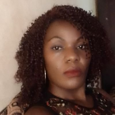 Daughter to my mom and dad.
A sis to my siblings.
A mother and above all, a child of the most high God.
❤️❤️❤️