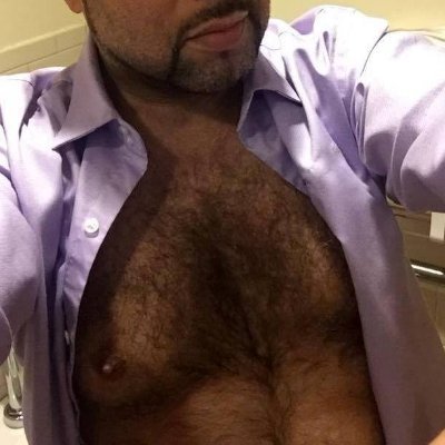 NSFW and 18+ 🌈
40's Gay Biracial Hairy Bear 🐻 in Los Angeles 🏙️
Mostly here for porn. 
Looking at pics/vids and posting some of my own stuff.