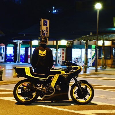 あいいいっち カフェレーサー 昼間に乗って夜も乗るっていう 最高のバイク生活を今日はした 夜の写真が一枚もないのは お許しください ゼファーx Cbx400f カフェレーサー これからゼファーもカフェレーサーになります ツーショット楽しみ 旧車