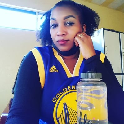 tha_tonga_chica's profile picture. Focused