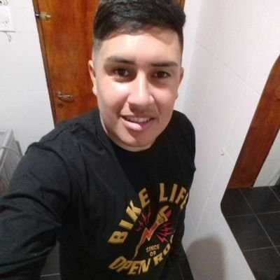 Hincha Oficial De BOCA JUNIOR!
Fanático Del N°1 Cristiano Ronaldo!👑 Facebook https://t.co/6pz4Mh9tE5…