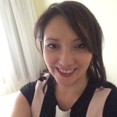 mamá de Tomas, doglover, mamá perruna de chimi y Simon, abogada, respostera de vez en cuando, critica de politicos y tevita empedernida