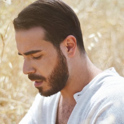 Cantante y compositor. Influenciado por el flamenco y la música negra.