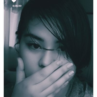 KirstenSwift12's profile picture. Skiiiiiiiirt