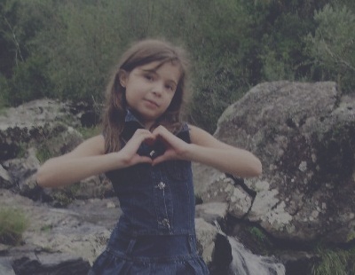 ooi, tenho 11 anos e sou uma menina alegre *-* hahaha follow-me?