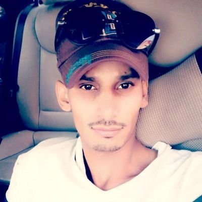يمني مغترب في السعودية يعمل في صيانة السيارات