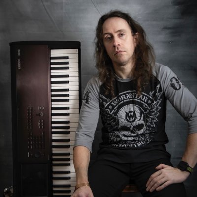 Keyboard player with @WhitesnakeUK 🎹🤘, nerd, cyclist, oenophile, rock & prog fan, ailurophile, coprolalic, conspiracy theorist 👽🖖