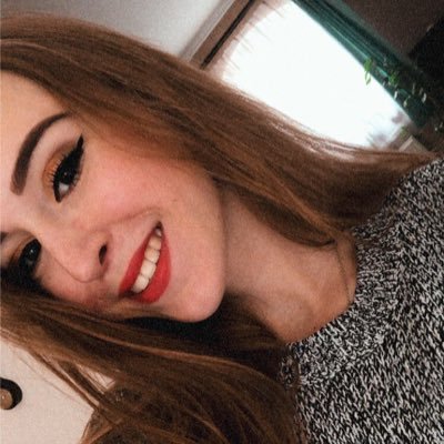 BacsiBettina's profile picture. Általában másokon segítek, mert saját magamon nem tudok🌞