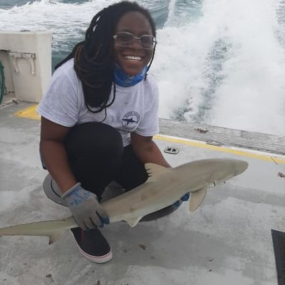 Adrenaline Junkie.
Nerd.
PhD Student of Ecology & Evolution. Studies stingrays and life history strategy theory 💖