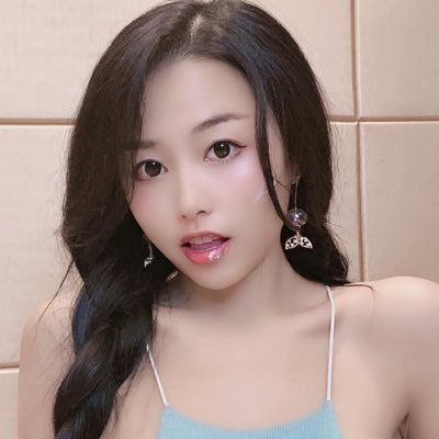 吃糖吐泡泡 Profile