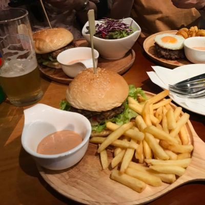 hayashi_raise's profile picture. VTuberの沼にハマっている迷走アラサーおじさんです。なつめえり先生、えれっと先生、高渡あゆみ先生などクリエイター系VTuberの配信へ遊び行っています。無線活動は現在、受信のみです。