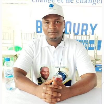 je suis un jeune qui est ambitieux d'une politique démocratique pour la guinée et pour l'Afrique avec l'aide de Dieu et les hommes nous parviendrons