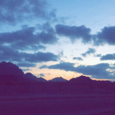 عامل الناس بجمال قلبك وطيبته ولا تنتظر ردآ جميلا ف إن نسوها لاتحزن فالله لن ينساك💞.
