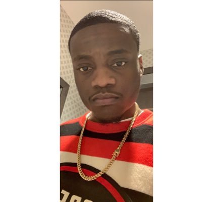 In million dollar meetings smelling like all woods 🙇🏾♂️ IG: ___deez_ Snap: shaqdeez24