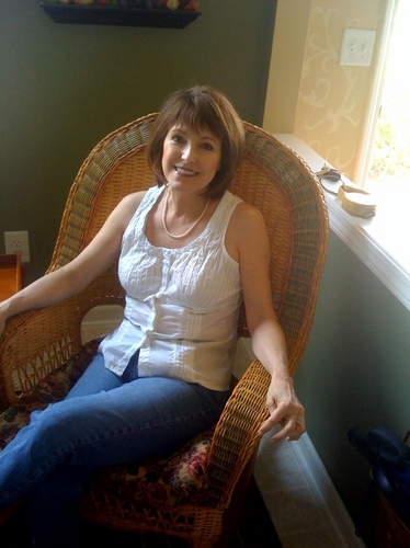 Gardener/quilter/painter/amateur interior decorator. love live concerts/travel/Broadway plays. Love life!