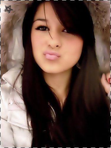 sensivel, romantica, se da bem com todos *-*
''A eternidade passa em um segundo quando estou ao seu lado.''           TE AMO! ? sz'