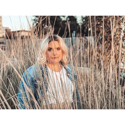 JanellJarrett's profile picture. Once in a blue moon, every day type. 🖤✨