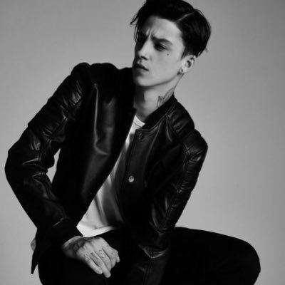 crownedaxe's profile picture. guardian ✖️ rogue ✖️ unbowed, unbent, unspoken