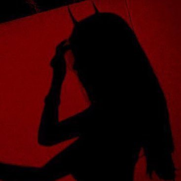 kmmseance's profile picture. N