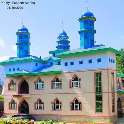 Sufi at Heart ;Secular Muslim, Believer in the reunion of Gilgit Baltistan with J&K;Follower of Kashmiriyat, Believer in Humanity;Seeker of Peace.❤️ 🇮🇳