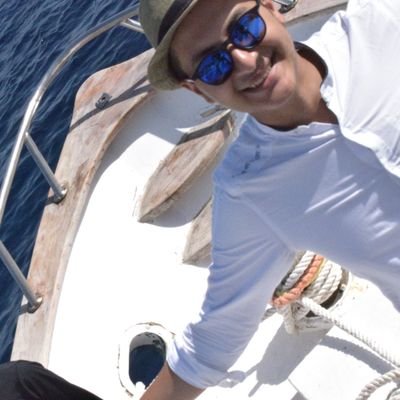‏‏‏مشروع صيدلى يعنى دكتور مش بقال على فكرة 
وساعات بعرف ارسم ليبرالى شيوعى توسوعى امبريالى اشتراكى ماسونى سلفى اخوانى كل دول ف واحد