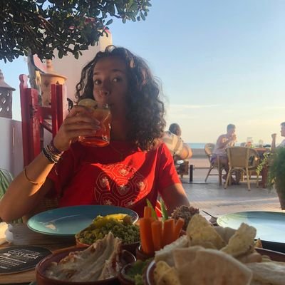 Rebeccaliente's profile picture. No compitas, haz compitas