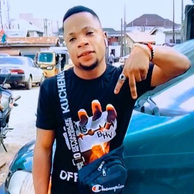 JoezyCyrus's profile picture. Sleep pay videos games feel better......❤️❤️🖤❤️