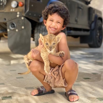 كان لي أب عظيم يعيش على قيد الحياة وأصبح الآن في قلبي فقط،،☁ོ̼ ̼ و موقنةٌ بأن لا شيء يستحق الحُزن بعد فراق أبي~💡أعرف أجاوب على أشياء كثيرة 🌝💡