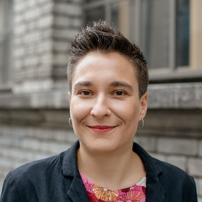 Politikberaterin, Grossrätin, Studentin.
Mag Politik, Kochen, Essen, Trinken und Velofahren.