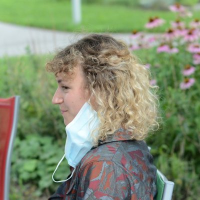 marieniederl's profile picture. Molecular biologist by training coordinating teamwork at intersections of (health) sciences, medical practice, arts.