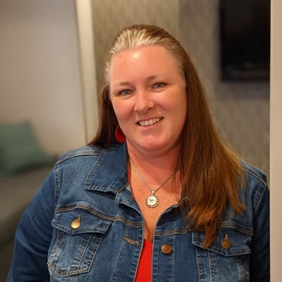 Mom, Oak Park PTSA President, book lover, fan of all things my kids do.