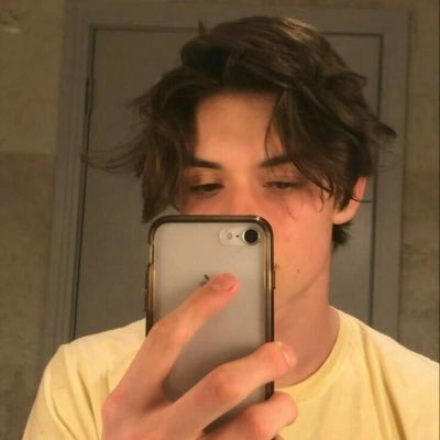 louisplovebot's profile picture. lovebot para el fandom de louis partridge, solo para difundir un poco de amor.