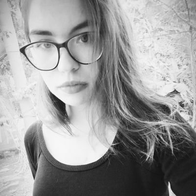 Hold me darling just a little while.