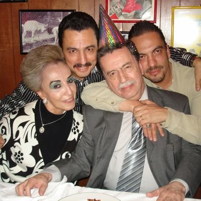 La felicidad no es un estado de ánimo, sino actitud...
Ret- Twitter no es aceptar, inducir o avalar ningún comentario. Dios nos bendice siempre