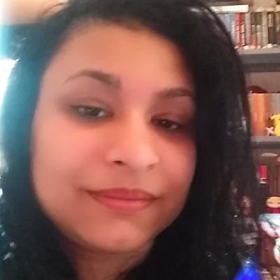 Rezinha07_'s profile picture. Far Away