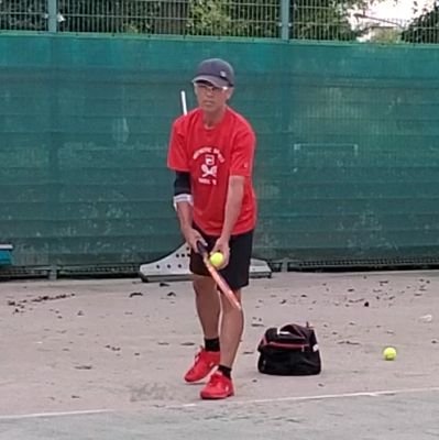 2020年～ベテランJOP参戦中｜テニス修行ネタ🎾が多いですが、料理、酒、旅、家族、時事問題など何でも呟きます✴｜北の大地🐄で生まれ育ち全国を彷徨った元転勤族｜過去の居住地🐾 芦別、小樽、札幌、函館、八王子、府中、狛江、神楽坂、妙典、千葉、徳島、今治、松山、広島、長崎｜2019年転勤族から足を洗い世田谷に定住♨️